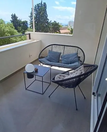 Beata Elegance سبليت